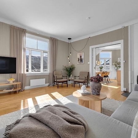 Lovely City Center Apartment With Amazing Views And Free Parking! Tromso Bagian luar foto