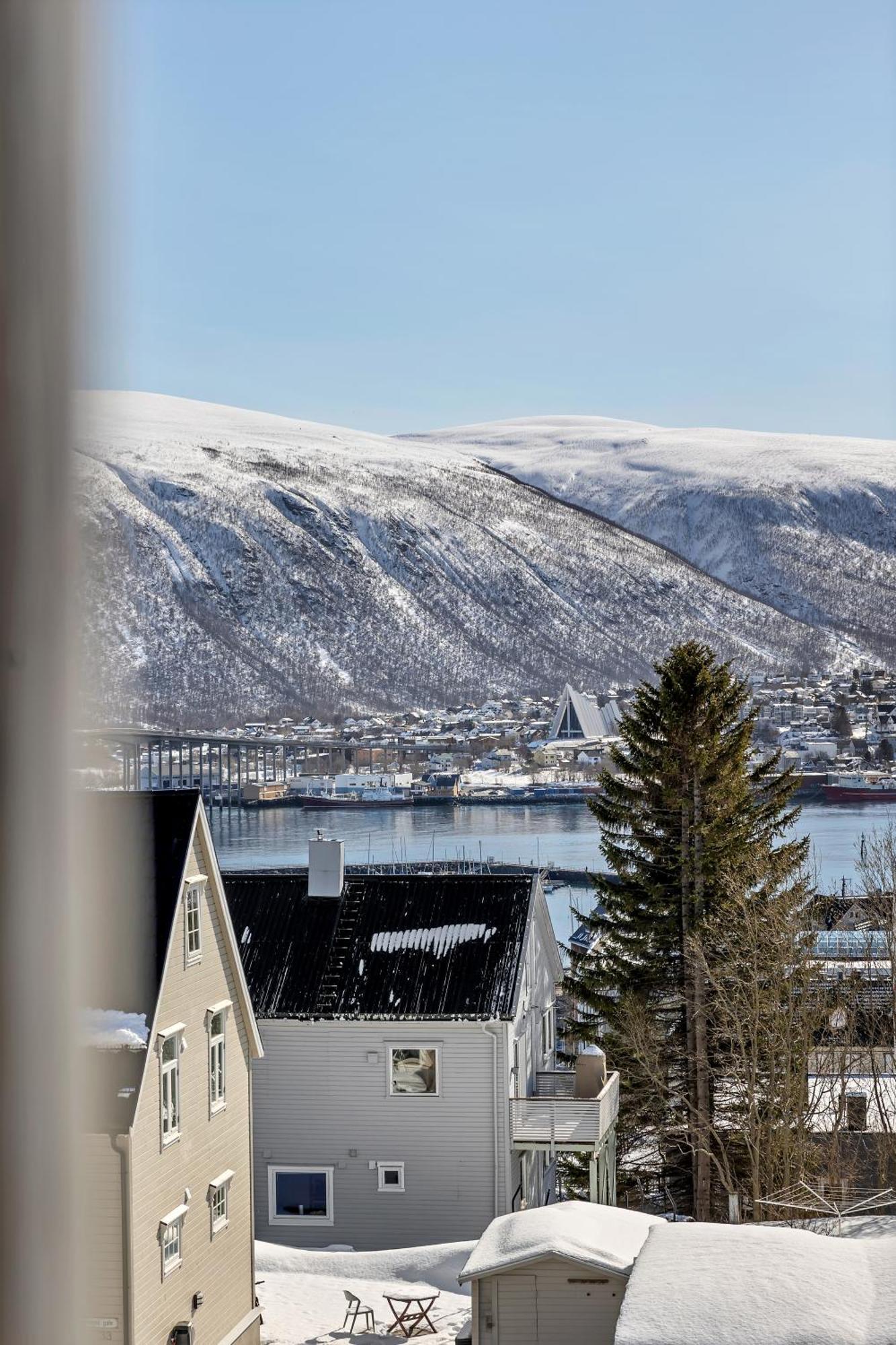 Lovely City Center Apartment With Amazing Views And Free Parking! Tromso Bagian luar foto